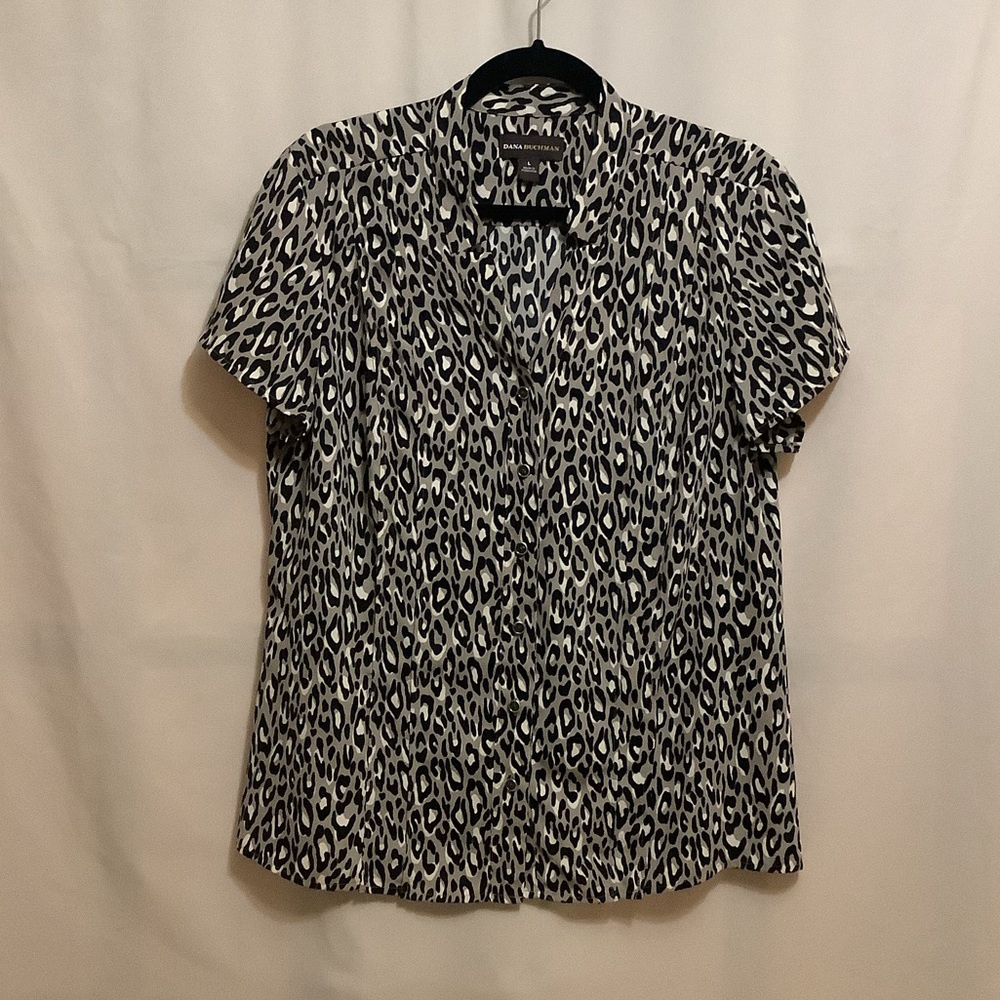 Dana Buchman animal print short sleeve blouse